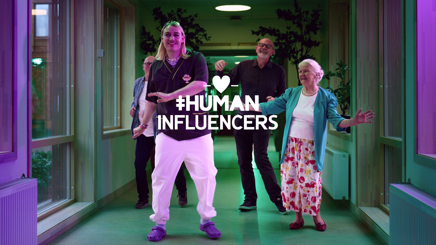 #Humaninfluencer Dancing W Hashtag (1)